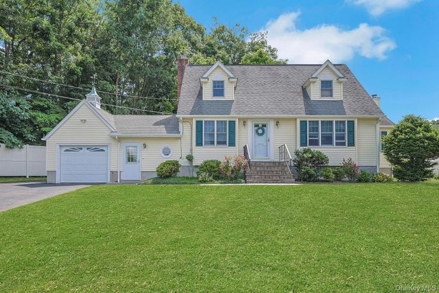 1 Grover Avenue, Thornwood, NY 10594