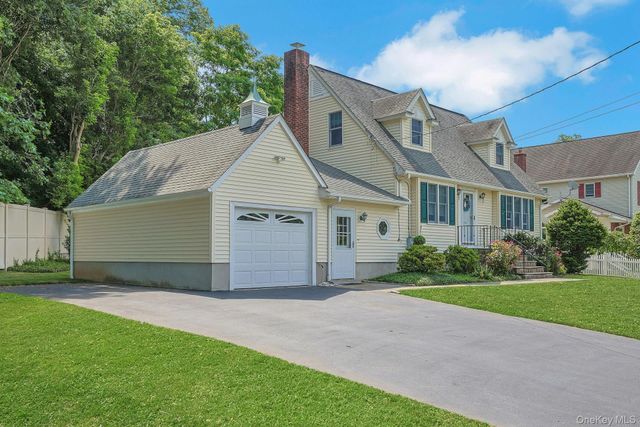 1 Grover Avenue, Thornwood, NY 10594