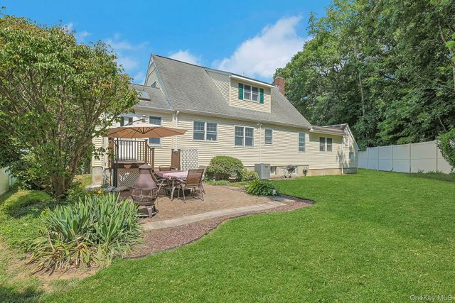 1 Grover Avenue, Thornwood, NY 10594