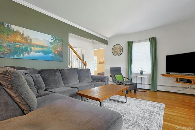 1 Grover Avenue, Thornwood, NY 10594