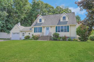 1 Grover Avenue, Thornwood, NY 10594