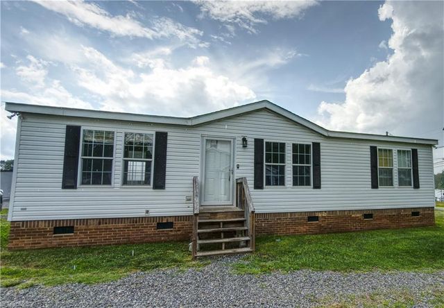 3084 Old US Highway 52 S, Pilot Mountain, NC 27041