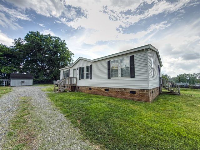 3084 Old US Highway 52 S, Pilot Mountain, NC 27041