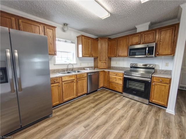 3084 Old US Highway 52 S, Pilot Mountain, NC 27041