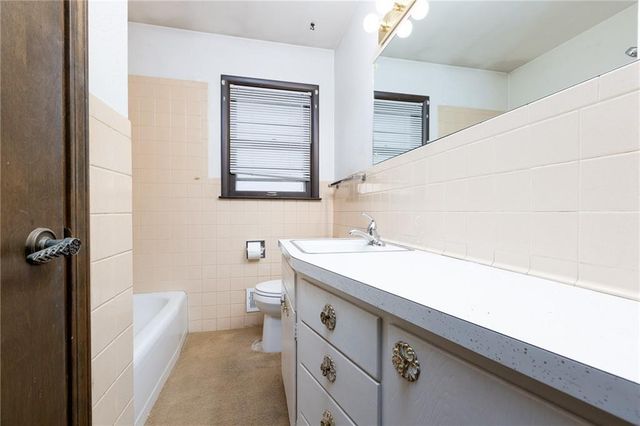 483 NE Meadowbrook Road, Kansas City, MO 64119