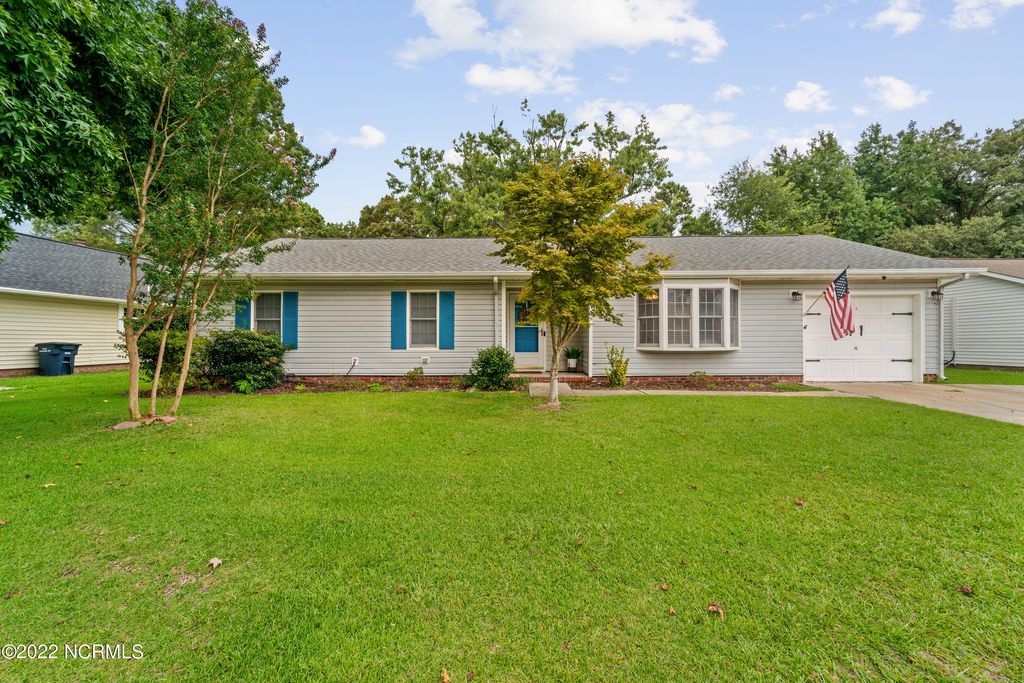 805 Deblea Court, Jacksonville, NC 28546