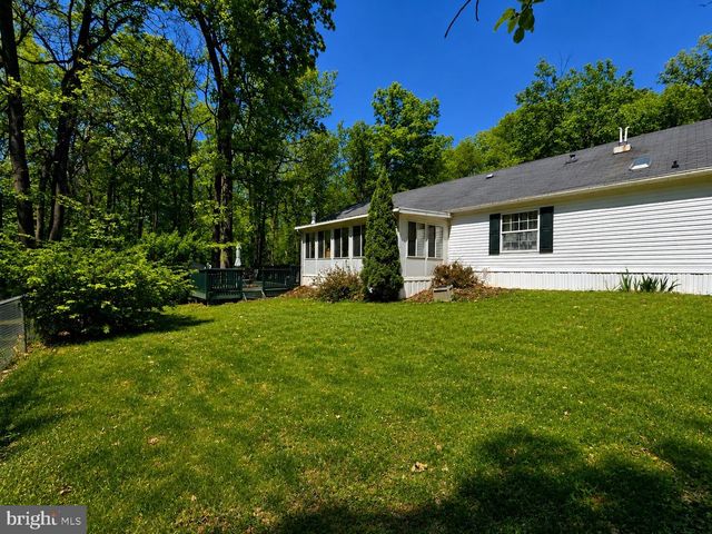 203 HIGH POINT LN, Coatesville, PA 19320