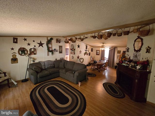 203 HIGH POINT LN, Coatesville, PA 19320