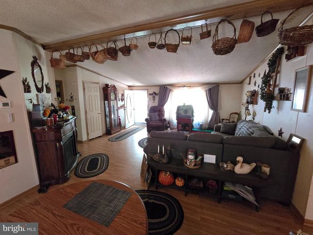 203 HIGH POINT LN, Coatesville, PA 19320