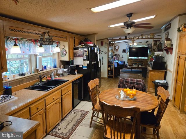 203 HIGH POINT LN, Coatesville, PA 19320