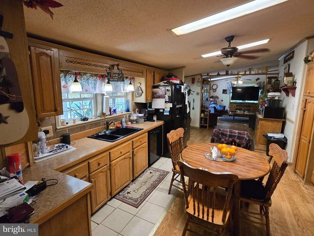 203 HIGH POINT LN, Coatesville, PA 19320