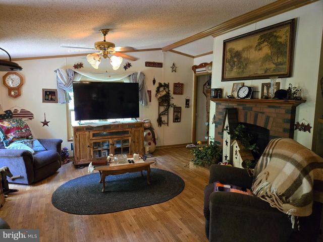 203 HIGH POINT LN, Coatesville, PA 19320