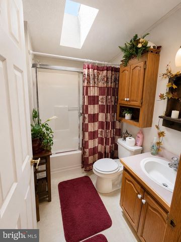 203 HIGH POINT LN, Coatesville, PA 19320