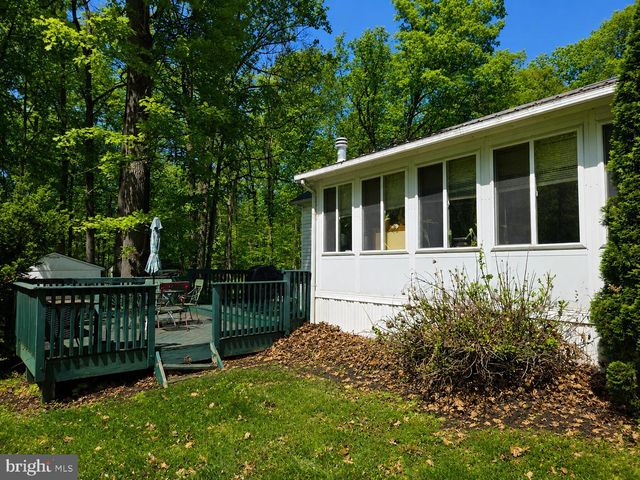 203 HIGH POINT LN, Coatesville, PA 19320