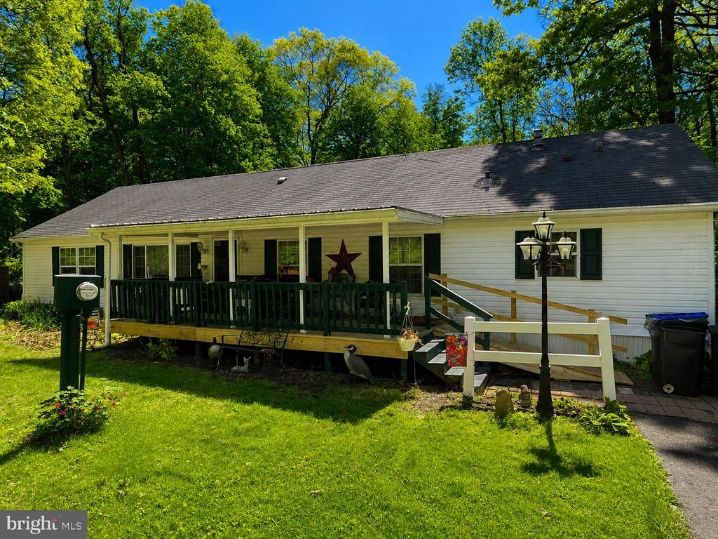 203 HIGH POINT LN, Coatesville, PA 19320