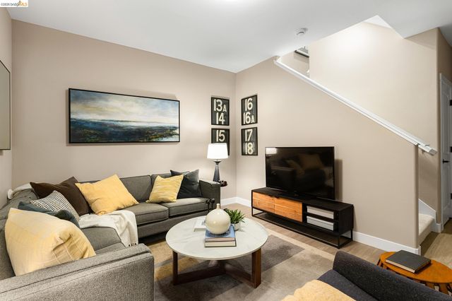 28924 Parkridge Loop 103, Hayward, CA 94544