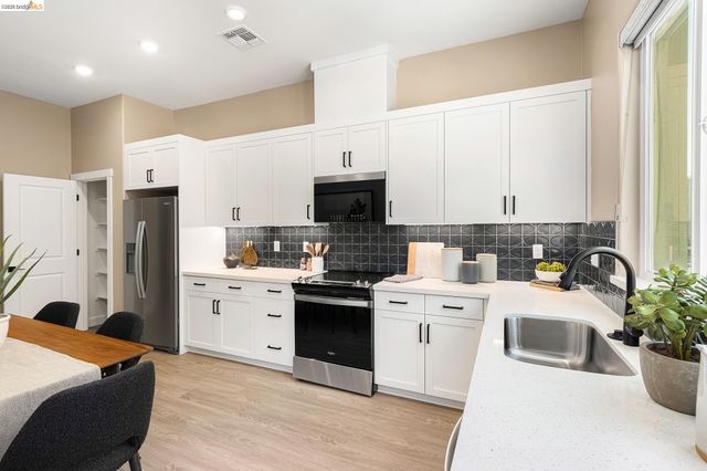 28924 Parkridge Loop 103, Hayward, CA 94544