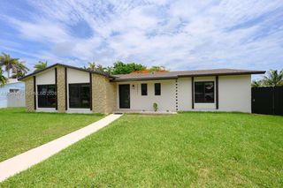 18451 SW 90th Ave, Cutler Bay, FL 33157