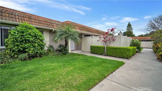 23422 Via San Martine, Aliso Viejo, CA 92656
