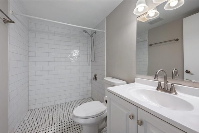 1 Renaissance Place 409, Palatine, IL 60067