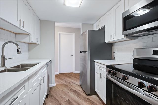 1 Renaissance Place 409, Palatine, IL 60067