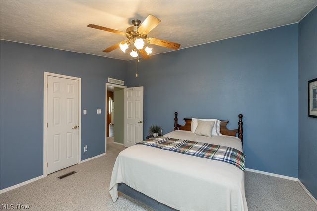 4 Symphony Street, Olmsted Twp, OH 44138