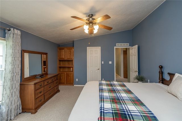 4 Symphony Street, Olmsted Twp, OH 44138