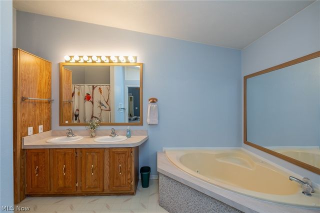 4 Symphony Street, Olmsted Twp, OH 44138