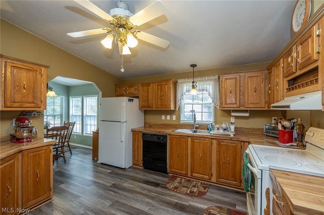 4 Symphony Street, Olmsted Twp, OH 44138