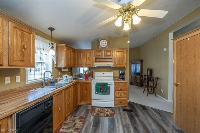 4 Symphony Street, Olmsted Twp, OH 44138