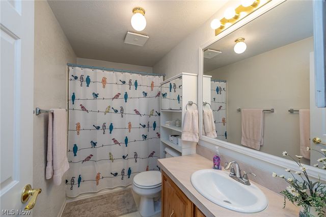 4 Symphony Street, Olmsted Twp, OH 44138
