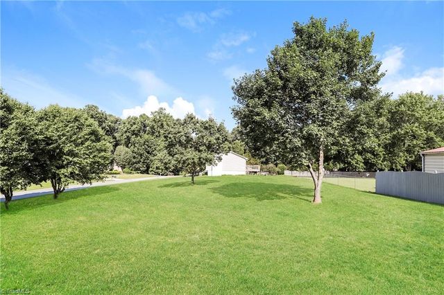 6102 Hunters Ridge Drive, Lexington, NC 27295