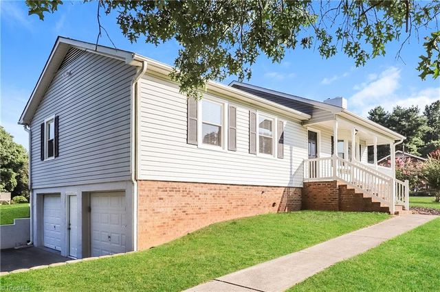 6102 Hunters Ridge Drive, Lexington, NC 27295