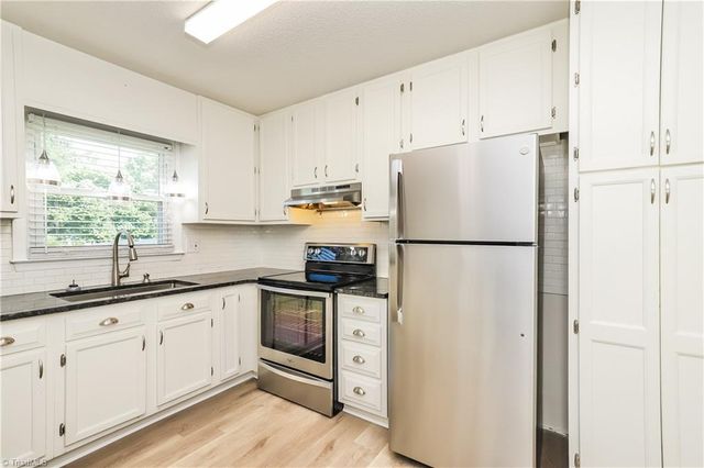 6102 Hunters Ridge Drive, Lexington, NC 27295