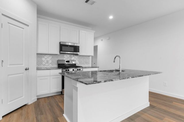 2511 Rose Gold, Iowa Colony, TX 77583