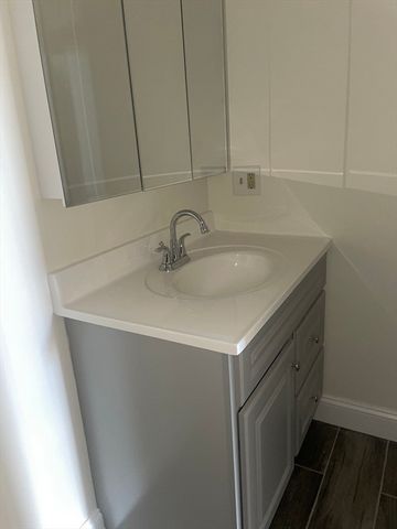 170 Oxford St 504, Lynn, MA 01901