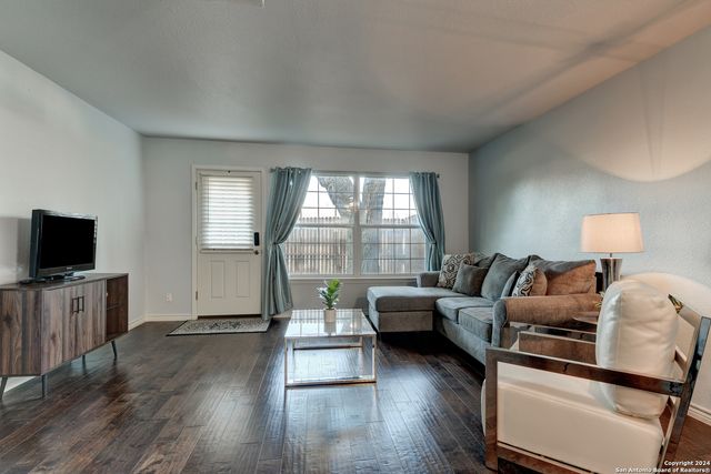 6718 Callaghan Rd Apt 205, San Antonio, TX 78229