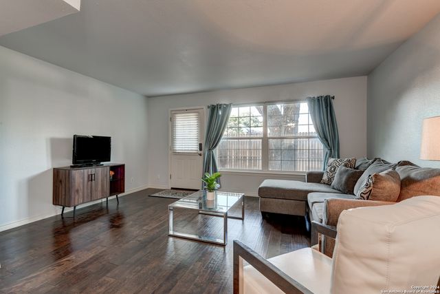 6718 Callaghan Rd Apt 205, San Antonio, TX 78229