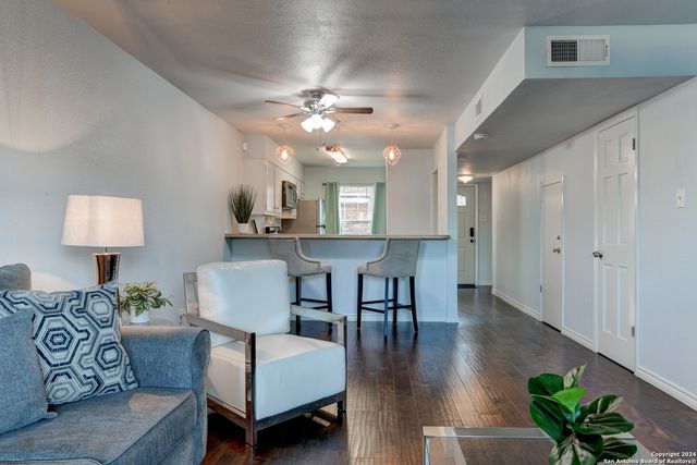 6718 Callaghan Rd Apt 205, San Antonio, TX 78229