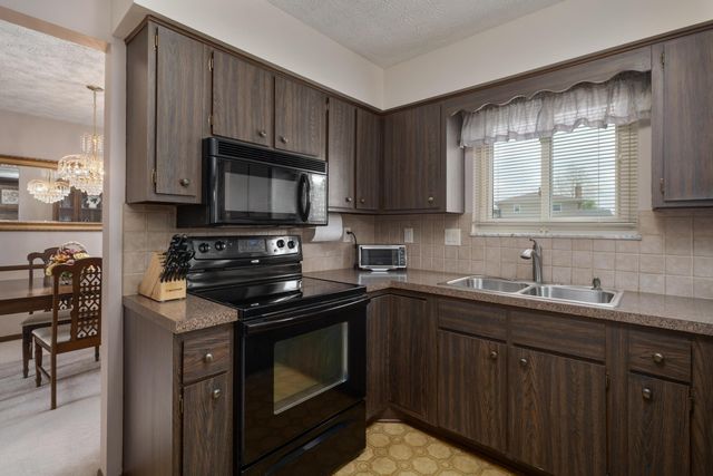 6898 Starfire Drive, Reynoldsburg, OH 43068