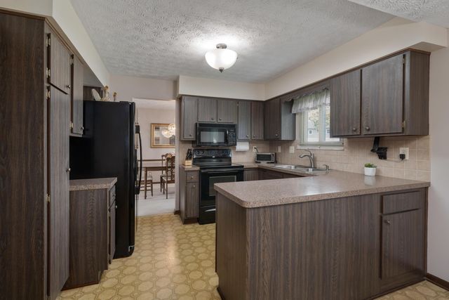 6898 Starfire Drive, Reynoldsburg, OH 43068