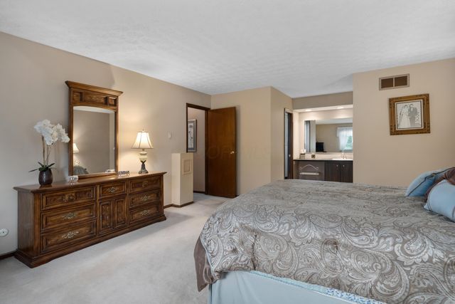 6898 Starfire Drive, Reynoldsburg, OH 43068
