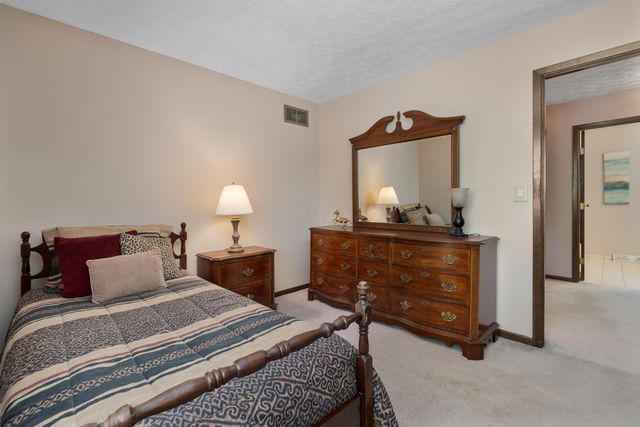6898 Starfire Drive, Reynoldsburg, OH 43068