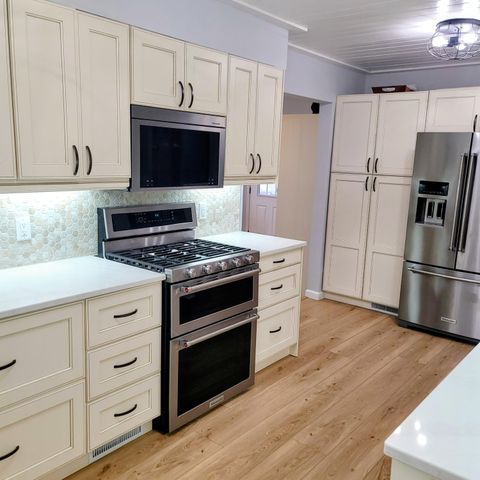 220 S Division Street, Zeeland, MI 49464