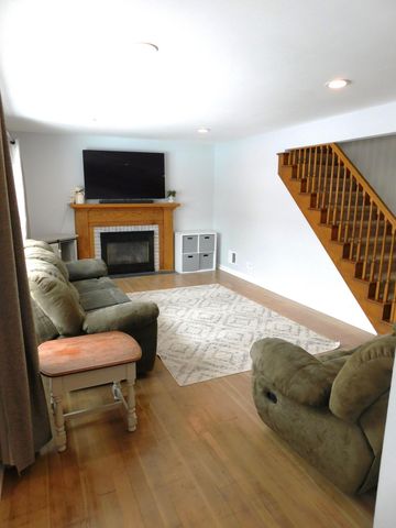 220 S Division Street, Zeeland, MI 49464