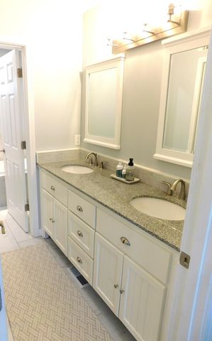 220 S Division Street, Zeeland, MI 49464