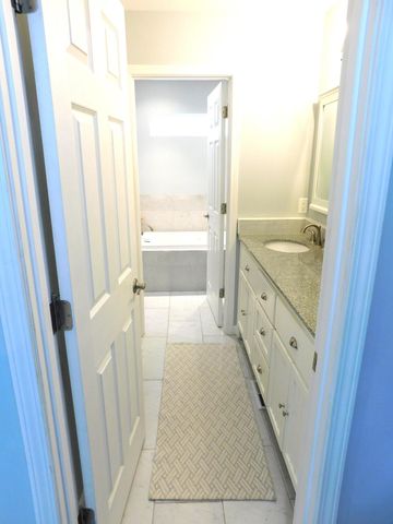 220 S Division Street, Zeeland, MI 49464