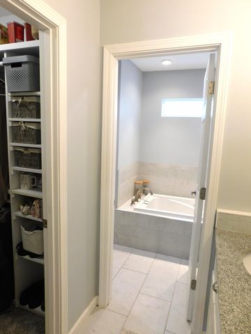 220 S Division Street, Zeeland, MI 49464