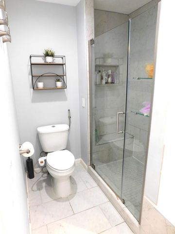 220 S Division Street, Zeeland, MI 49464