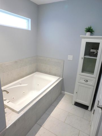 220 S Division Street, Zeeland, MI 49464